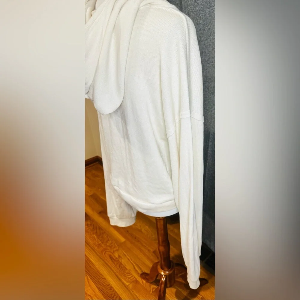 FB Beach Cream Waffle Knit Hoodie Women’s Size Large – Lightweight Pullover Top